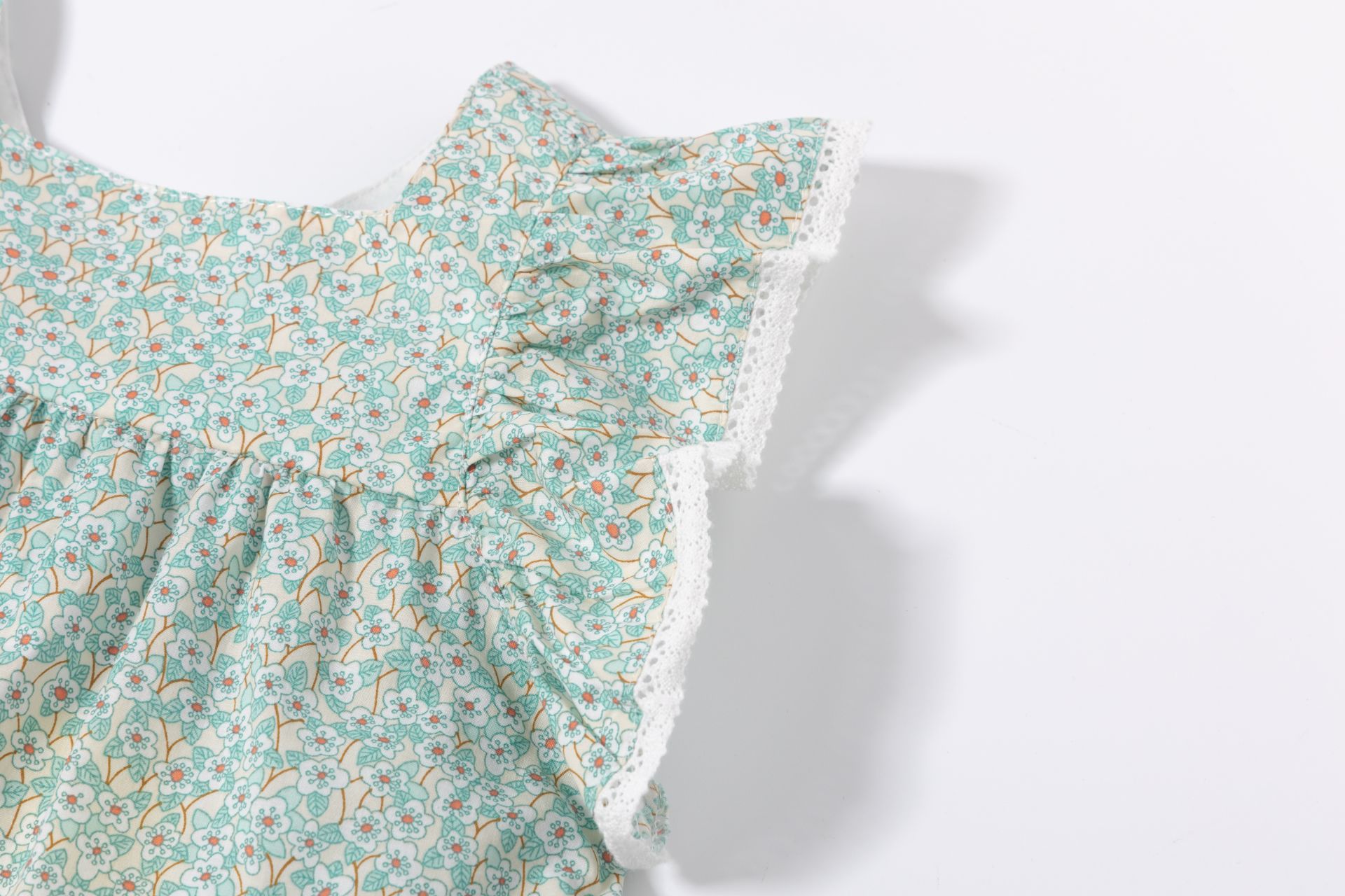 top bébé avec fleurs
