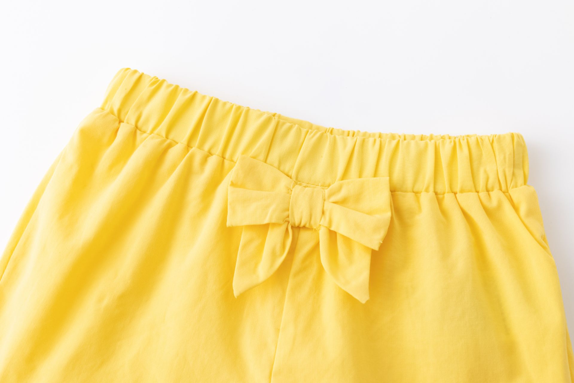 confortable short bébé avec noeud