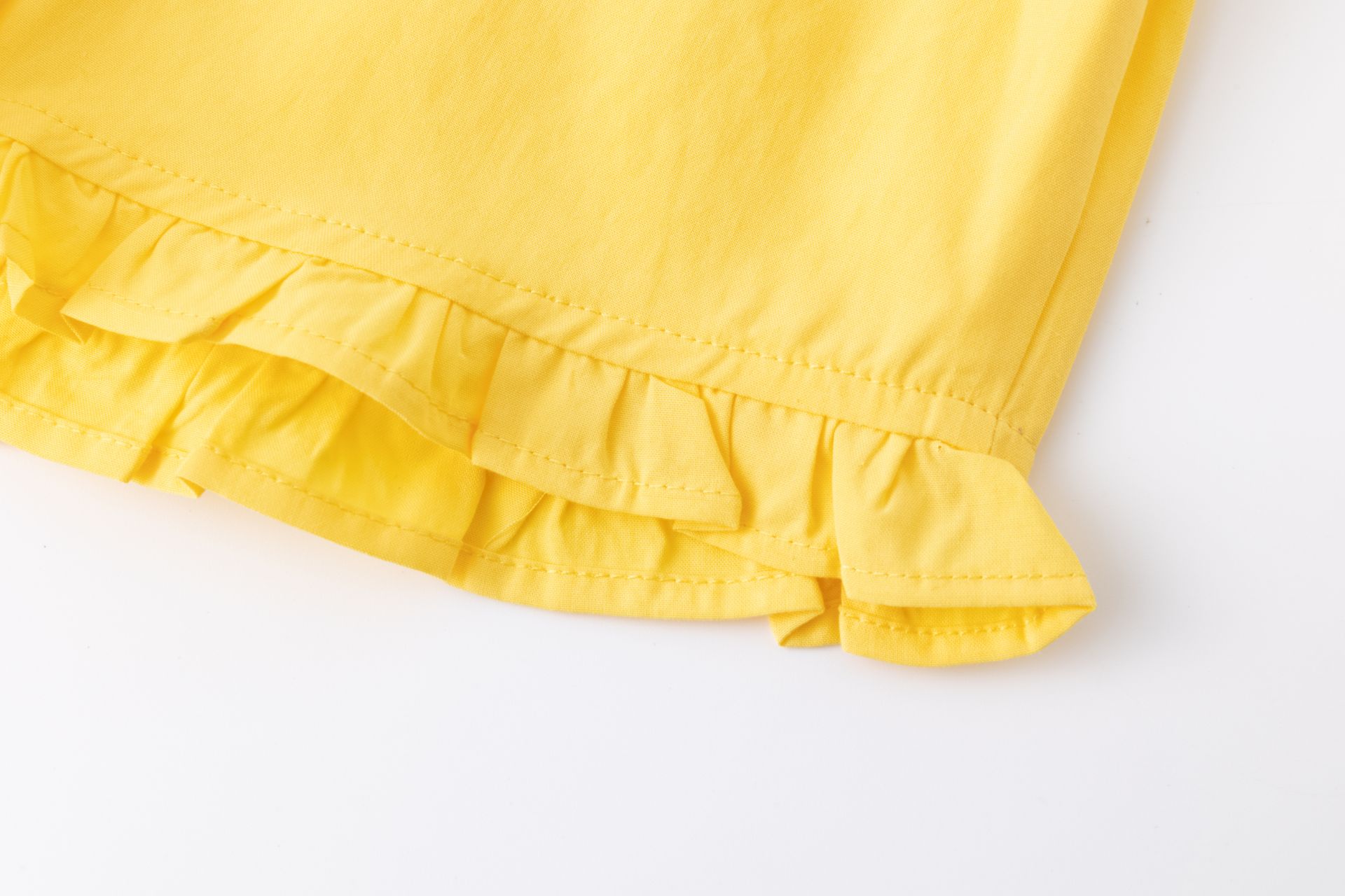 noeud décoratif sur short bébé