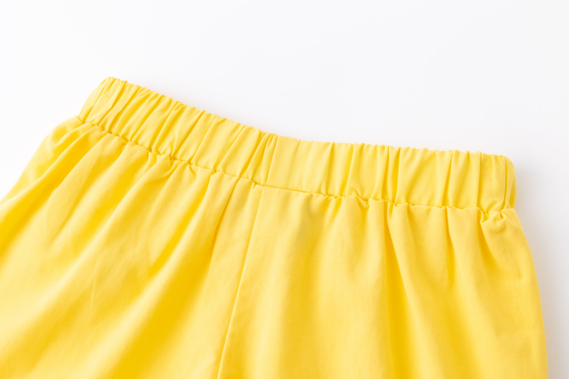 short jaune pour bébé