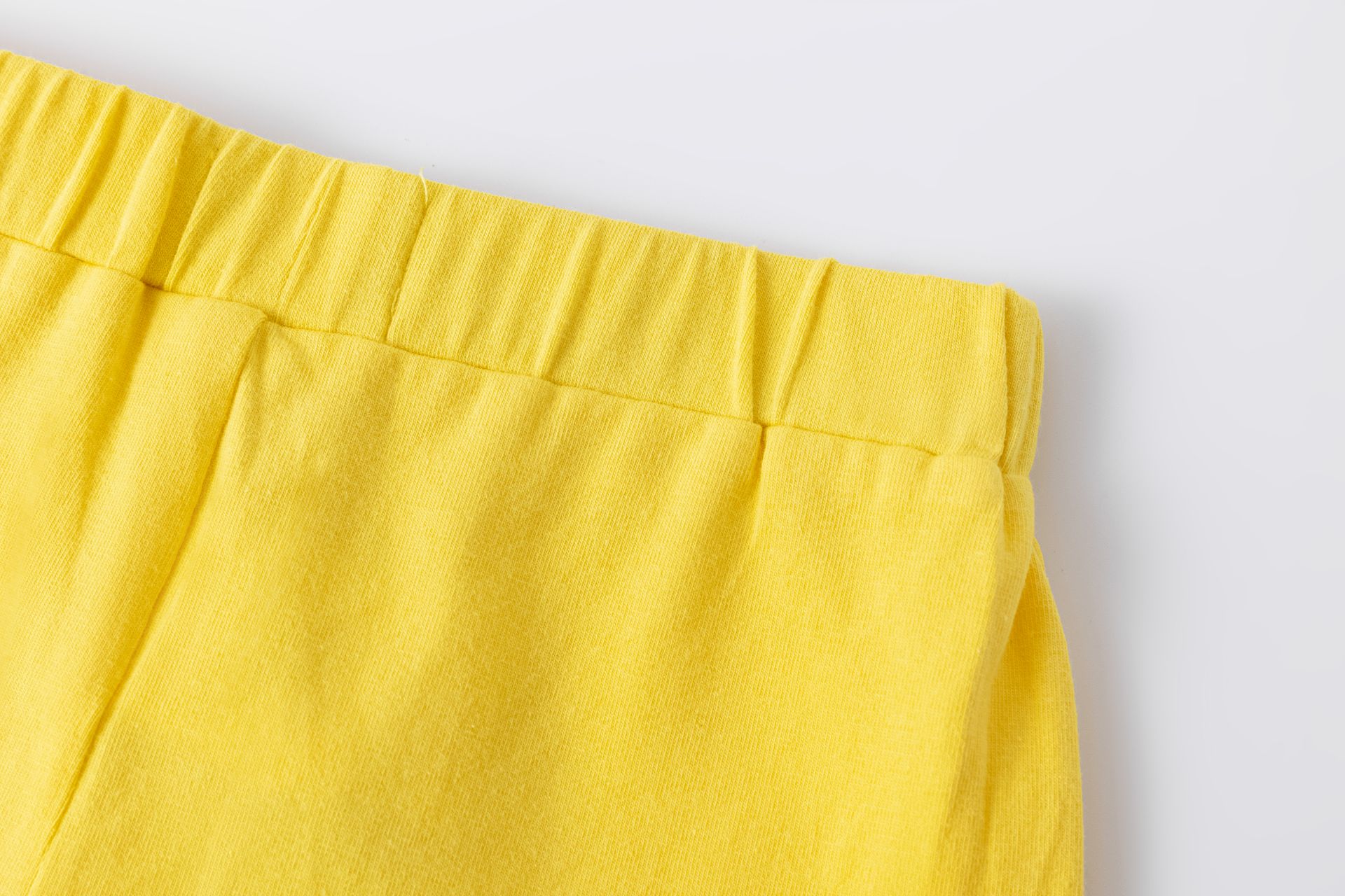 short jaune pour bébé