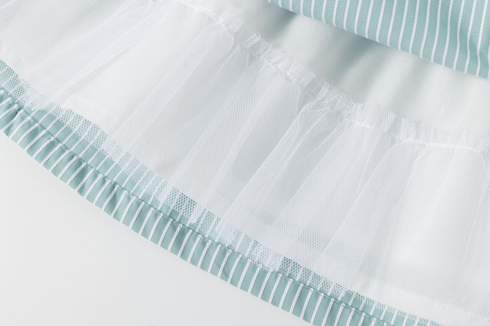 tenue chic bébé blanc et bleu