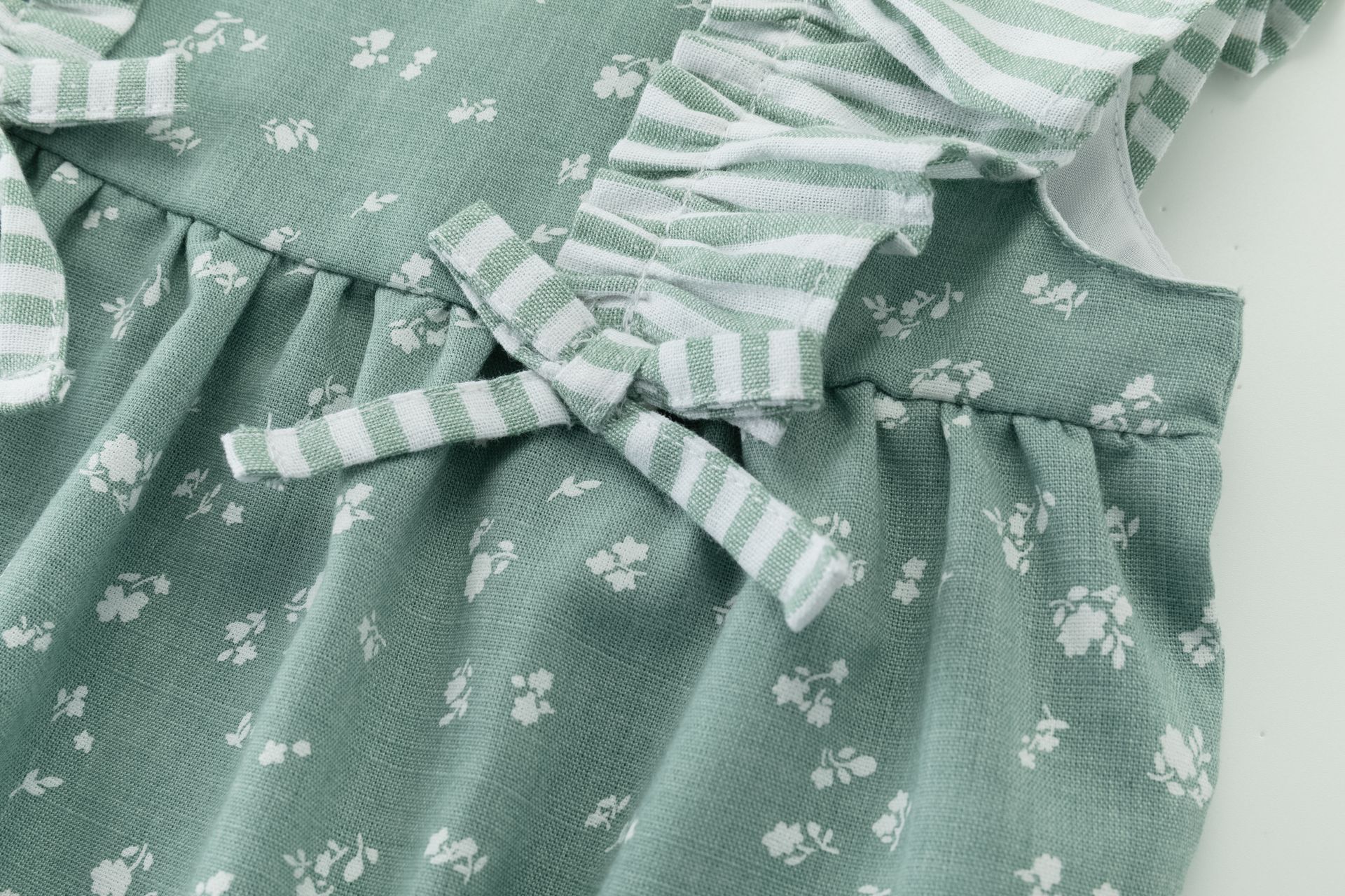 tenue verte enfant