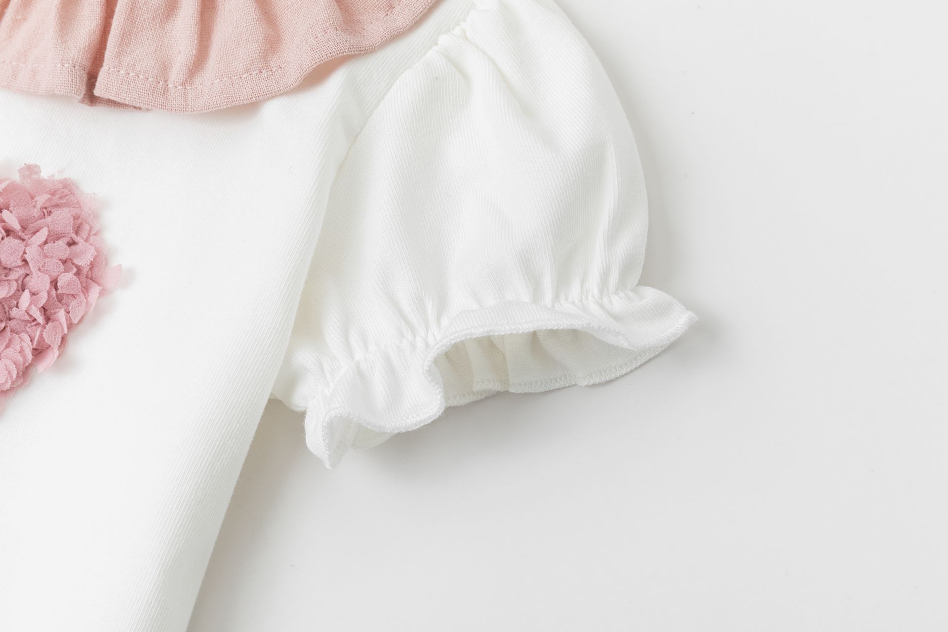 tenue bébé pastel