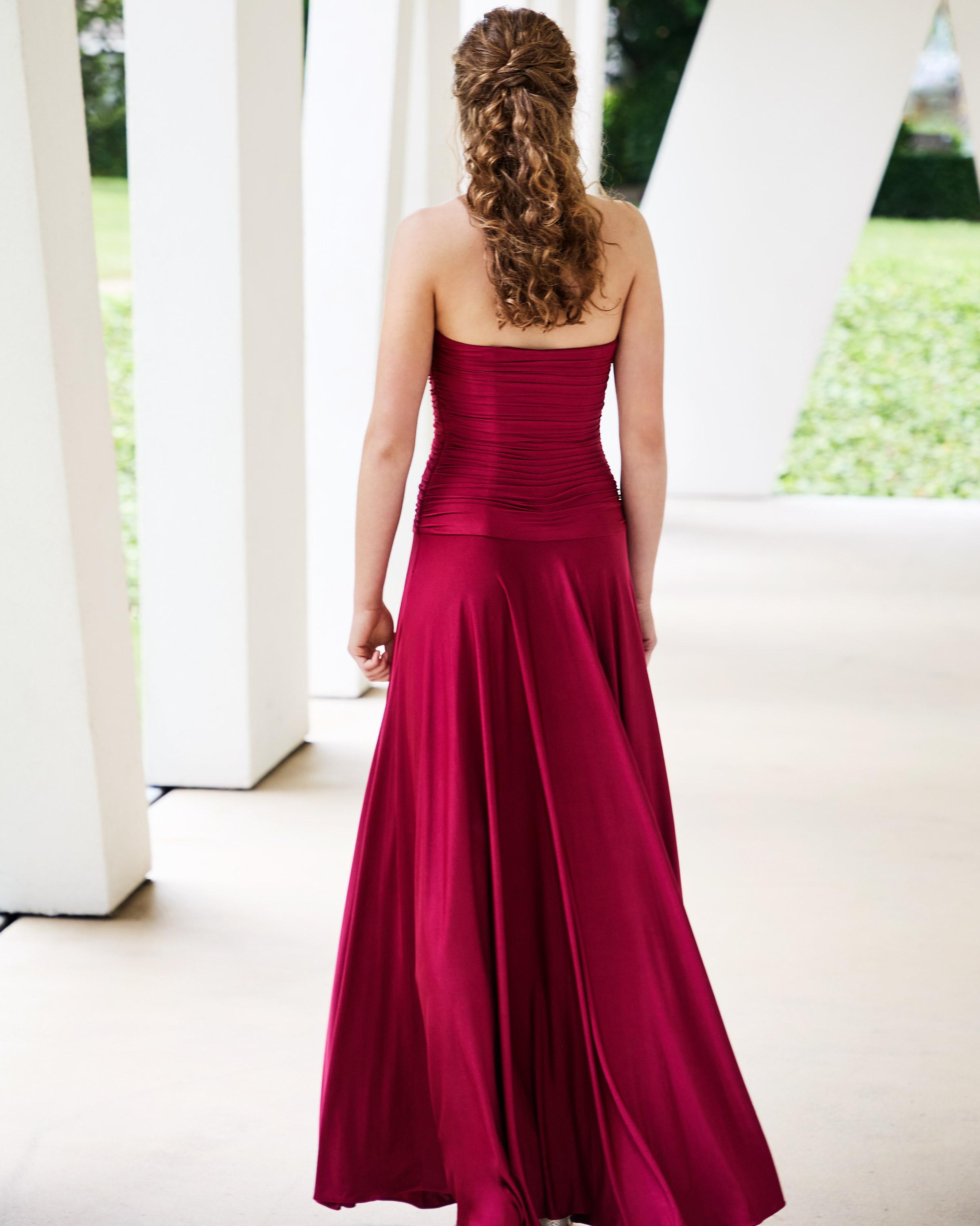 détail de bustier rouge en soirée