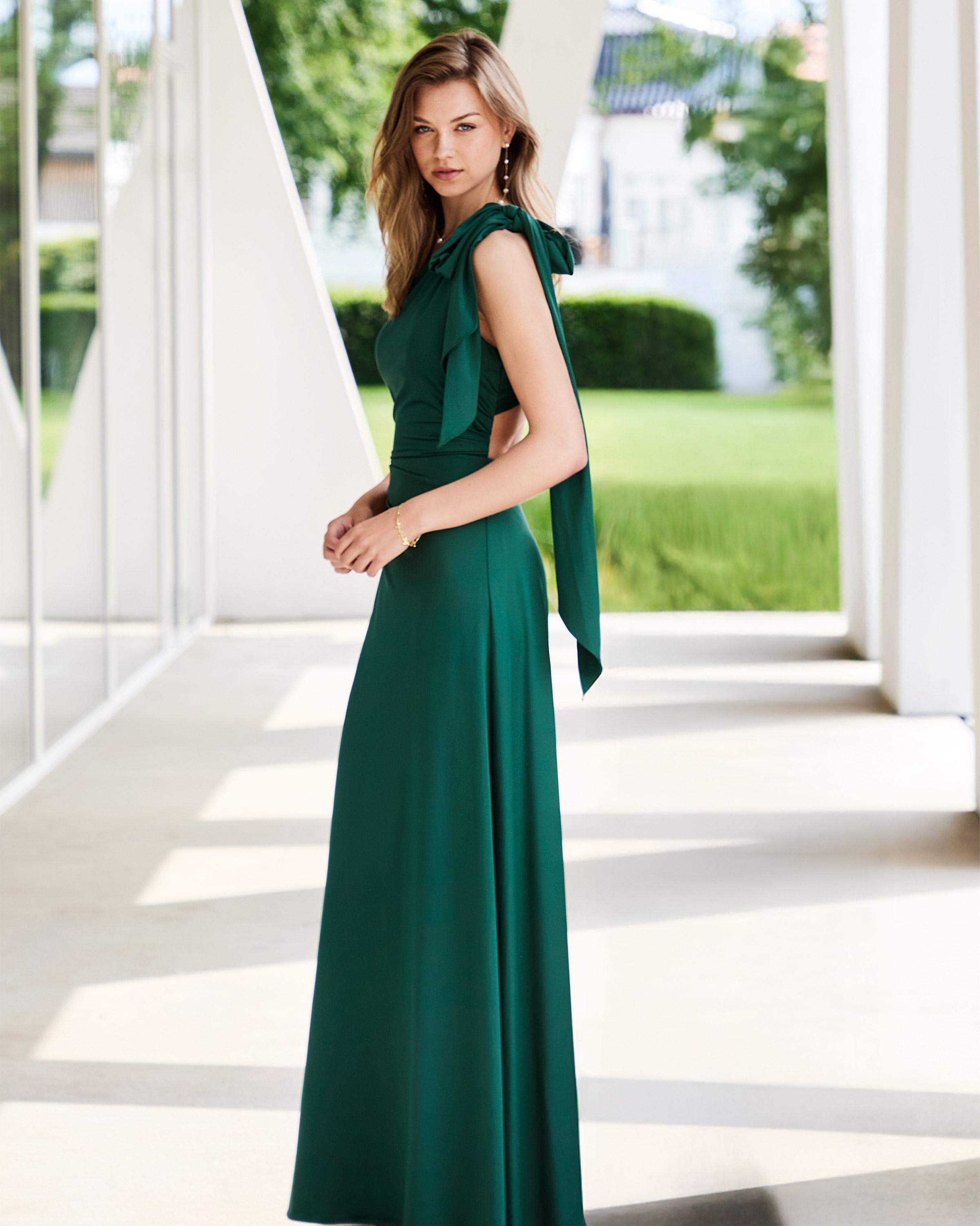 Robe col asymétrique