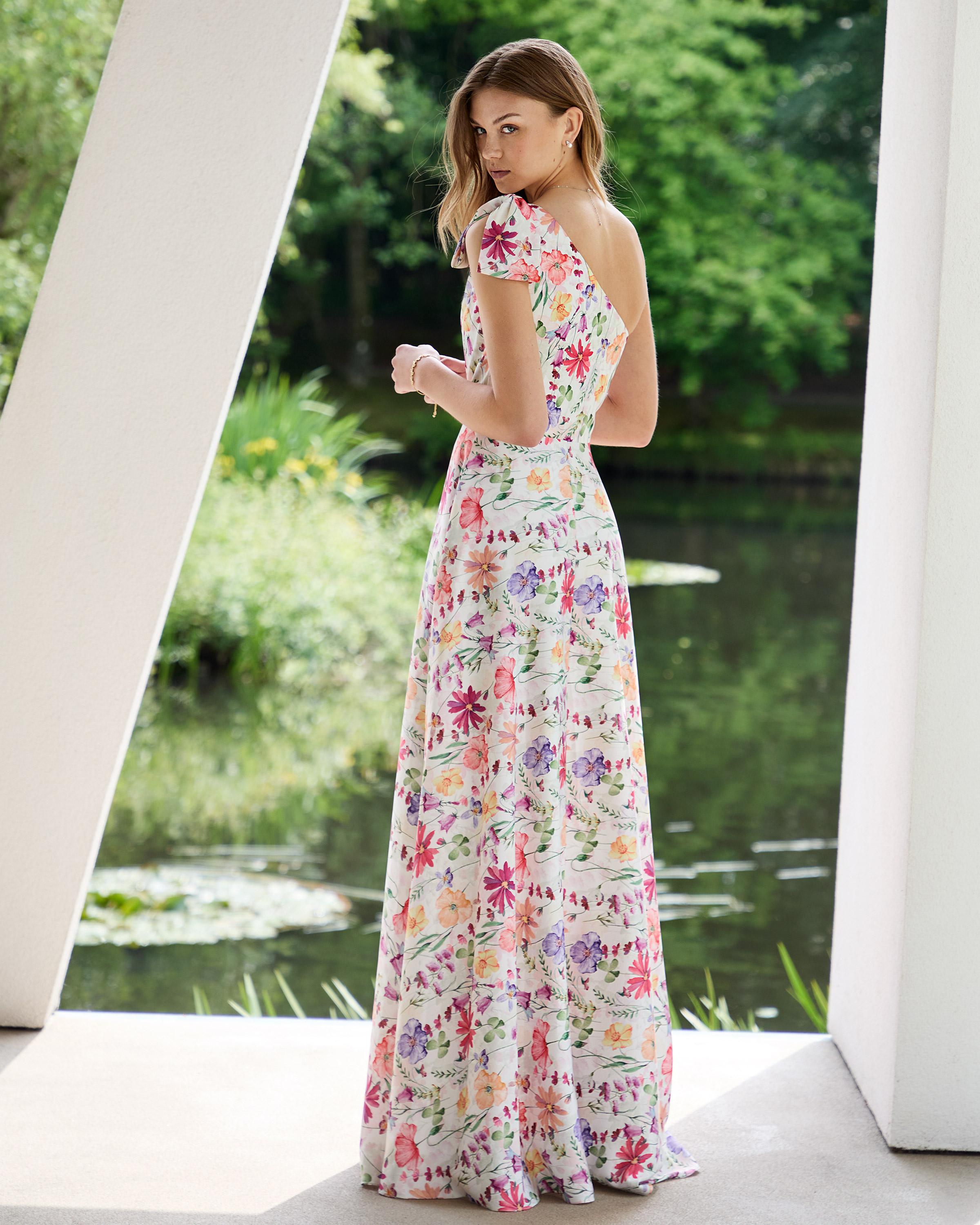détail floral robe cérémonie